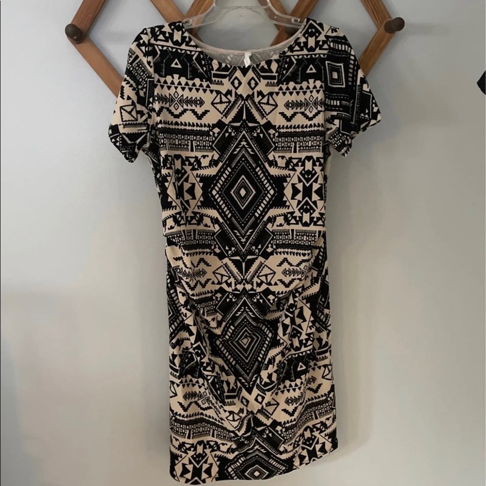 Pinkblush fitted print maternity dress - Picture 3 of 5